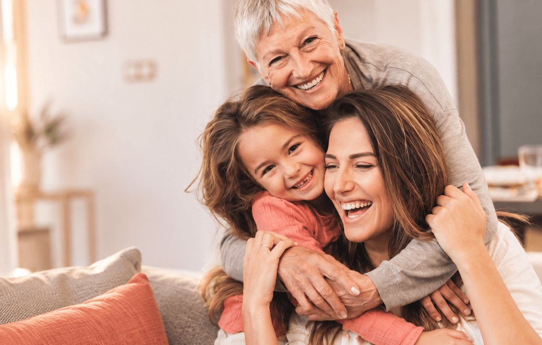 Une famille souriante