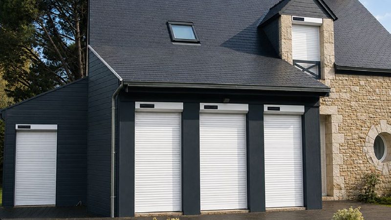 Maison équipée de volets roulants solaires